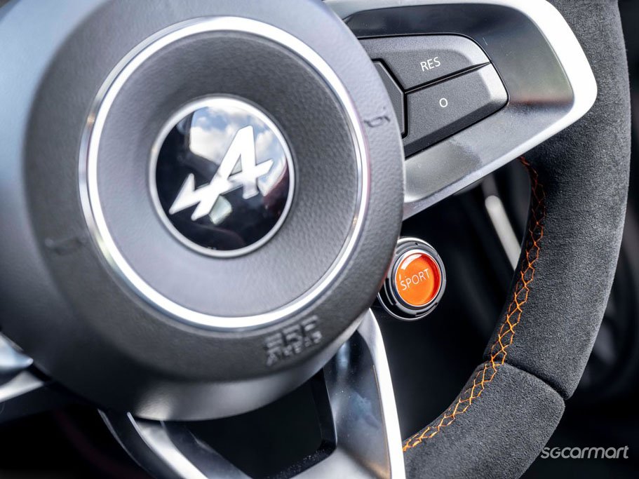 https://i.i-sgcm.com/new_cars/cars/12476/12476_g255