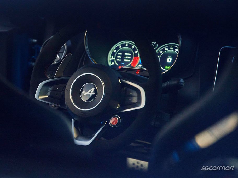 https://i.i-sgcm.com/new_cars/cars/12476/12476_g256