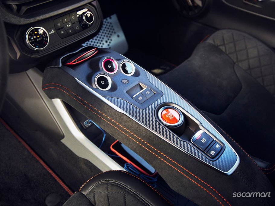https://i.i-sgcm.com/new_cars/cars/12476/12476_g261