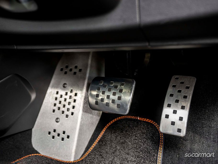https://i.i-sgcm.com/new_cars/cars/12476/12476_g263