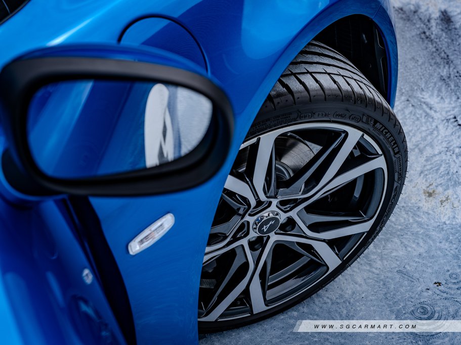https://i.i-sgcm.com/new_cars/cars/12476/12476_g279