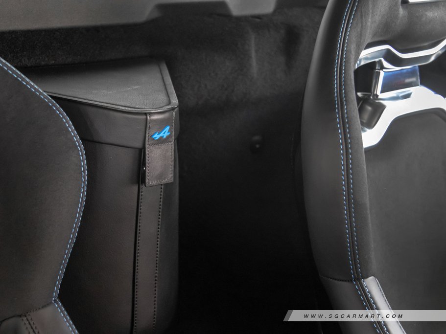 https://i.i-sgcm.com/new_cars/cars/12476/12476_g64