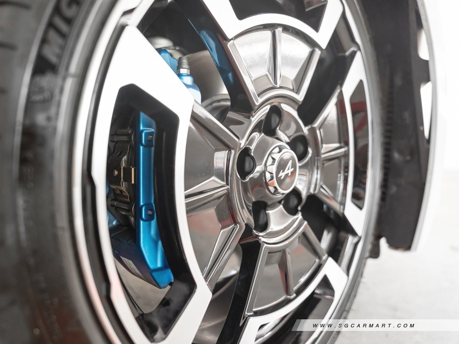 https://i.i-sgcm.com/new_cars/cars/12476/12476_g99