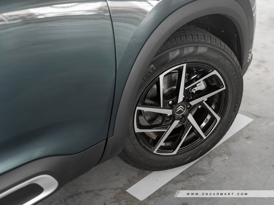 https://i.i-sgcm.com/new_cars/cars/12483/12483_g106