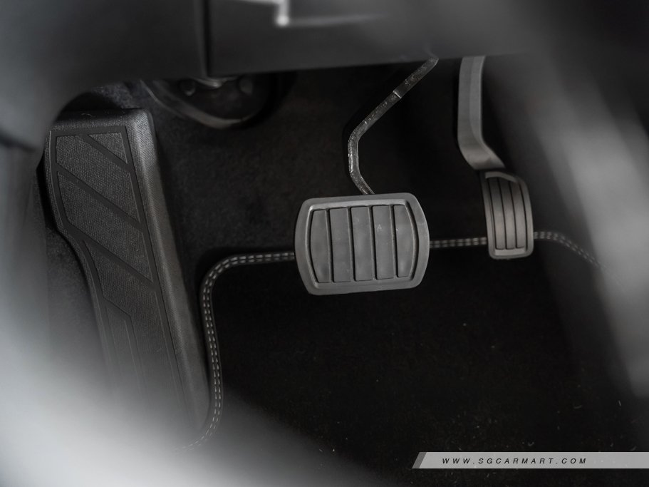 https://i.i-sgcm.com/new_cars/cars/12483/12483_g125