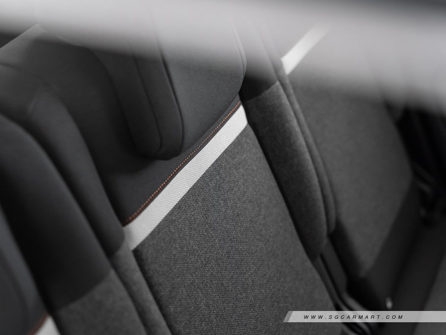 https://i.i-sgcm.com/new_cars/cars/12483/12483_g126