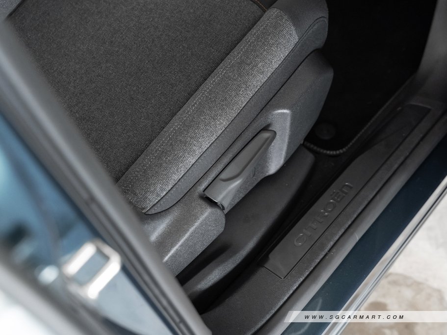 https://i.i-sgcm.com/new_cars/cars/12483/12483_g127