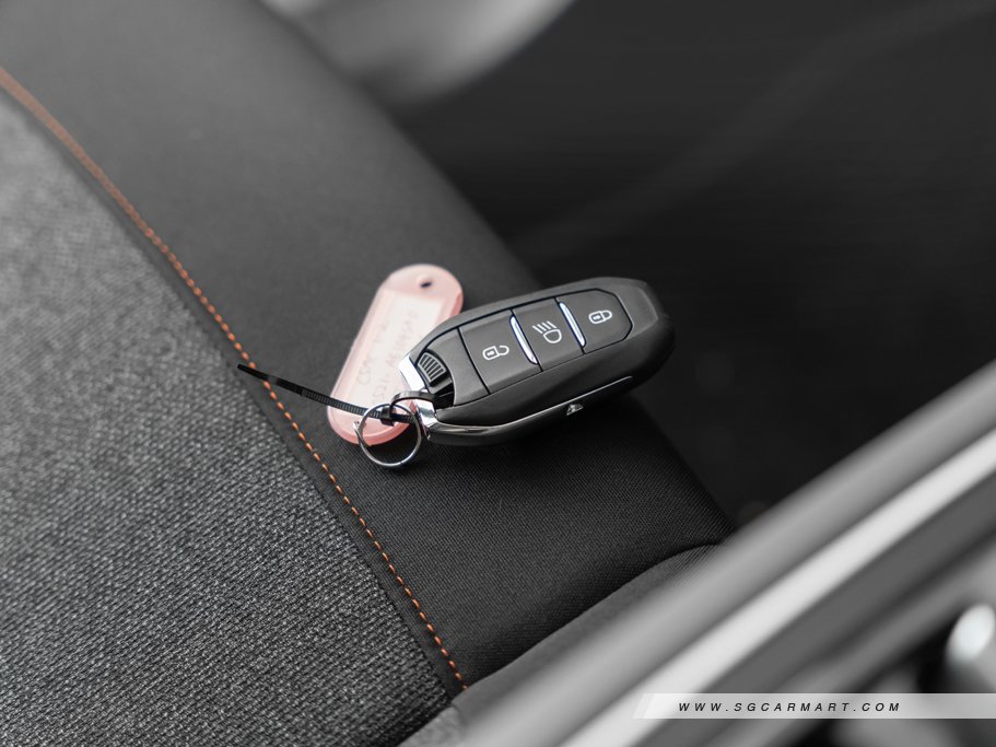 https://i.i-sgcm.com/new_cars/cars/12483/12483_g135