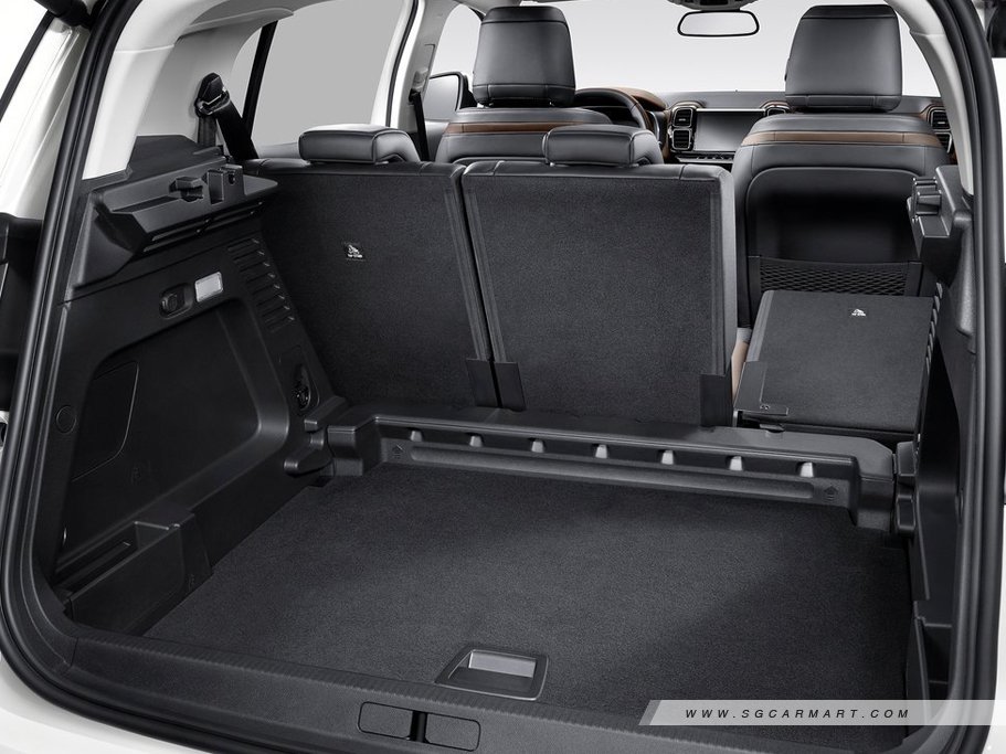https://i.i-sgcm.com/new_cars/cars/12483/12483_g40