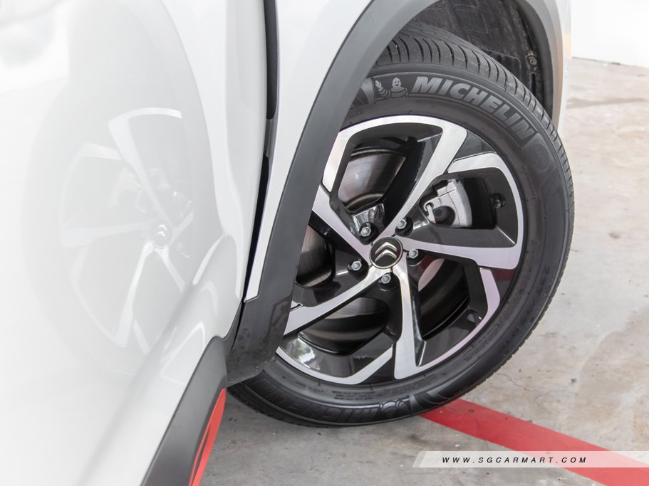 https://i.i-sgcm.com/new_cars/cars/12483/12483_g48