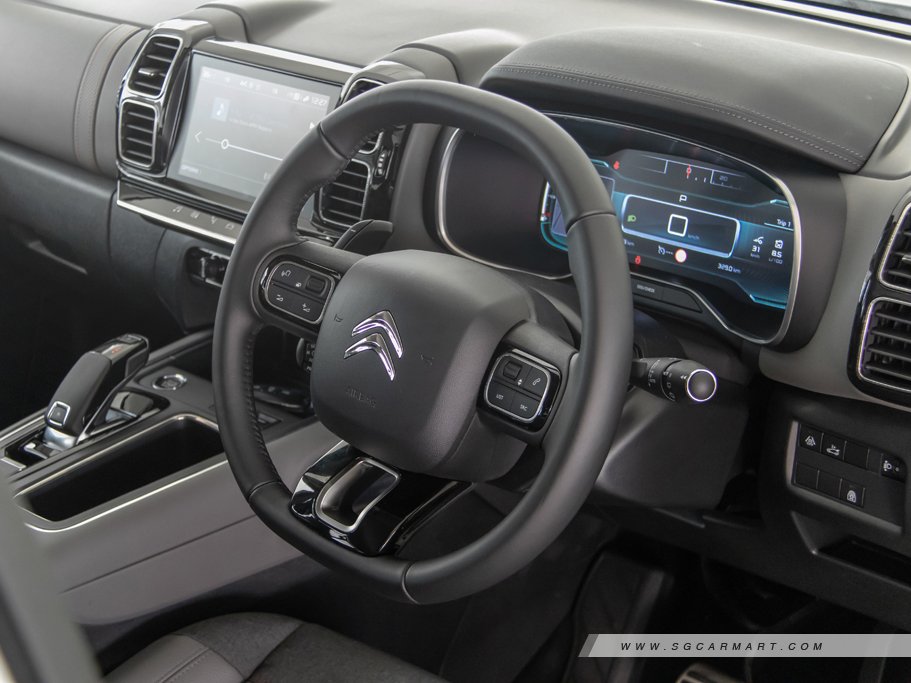 https://i.i-sgcm.com/new_cars/cars/12483/12483_g52
