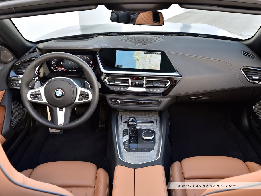 https://i.i-sgcm.com/new_cars/cars/12484/12484_g15