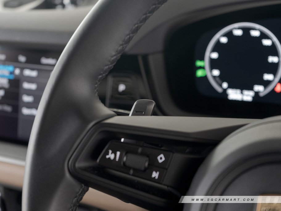https://i.i-sgcm.com/new_cars/cars/12498/12498_g56