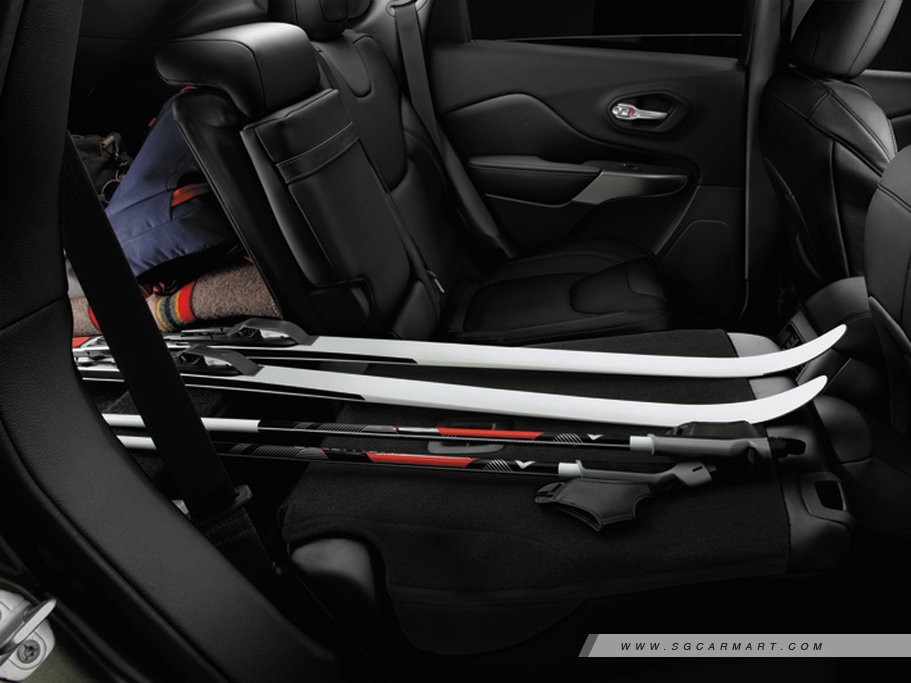 https://i.i-sgcm.com/new_cars/cars/12502/12502_g10