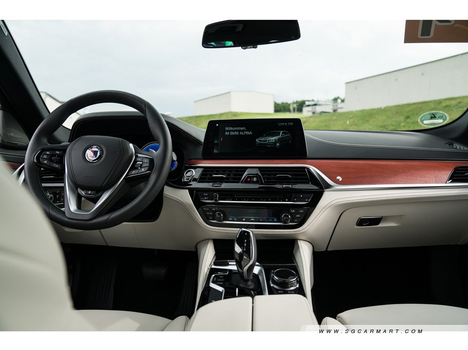 https://i.i-sgcm.com/new_cars/cars/12511/12511_g11