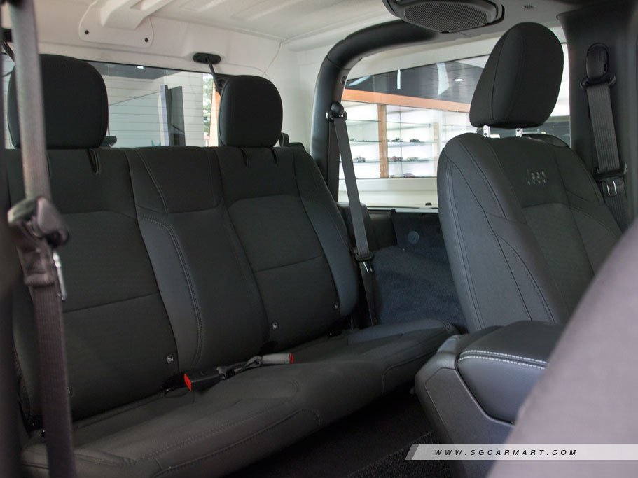 https://i.i-sgcm.com/new_cars/cars/12515/12515_g27