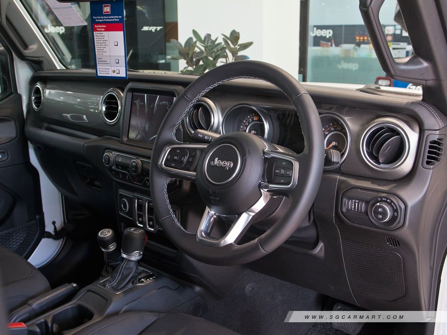 https://i.i-sgcm.com/new_cars/cars/12515/12515_g28