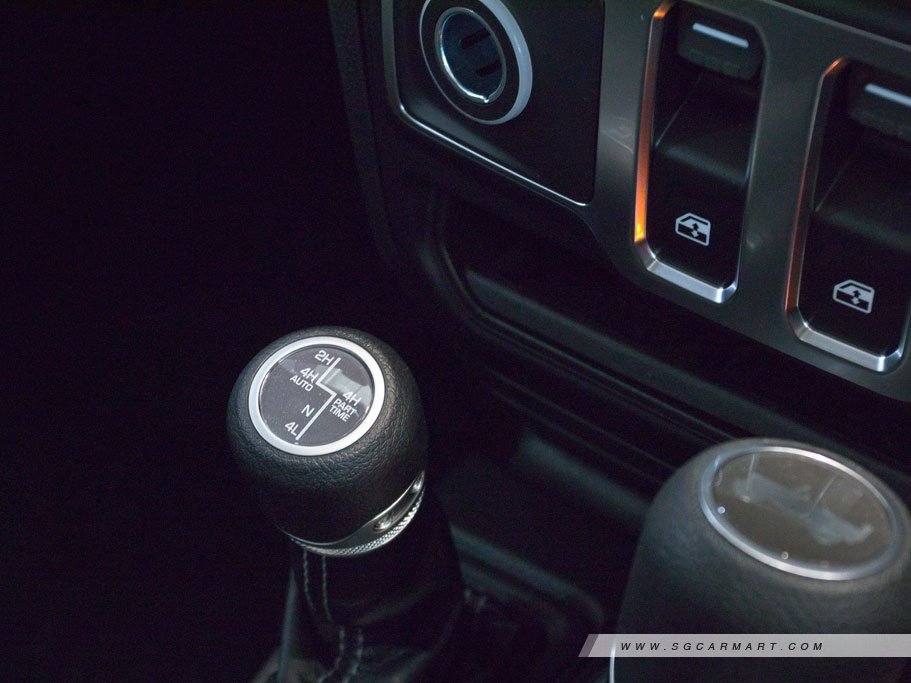https://i.i-sgcm.com/new_cars/cars/12515/12515_g35
