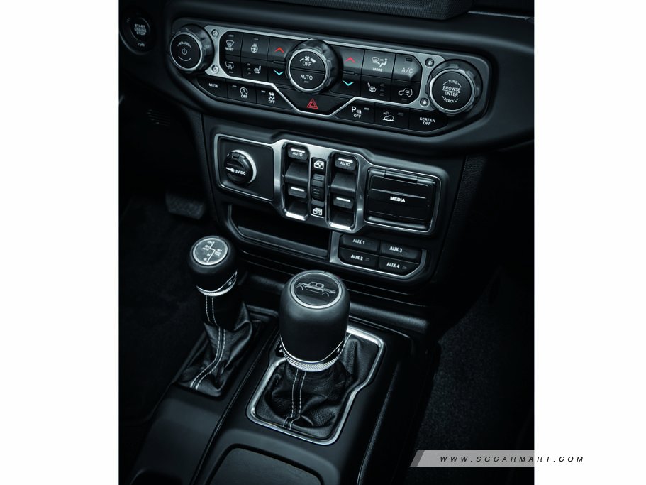 https://i.i-sgcm.com/new_cars/cars/12515/12515_g46