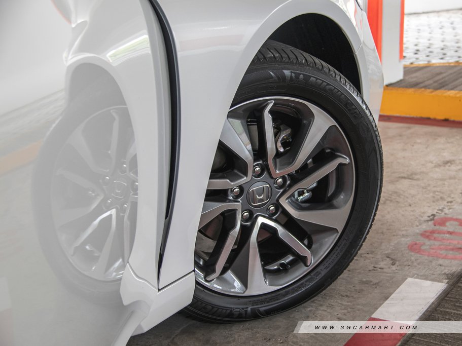 https://i.i-sgcm.com/new_cars/cars/12518/12518_g33
