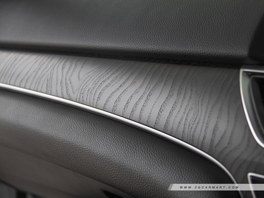 https://i.i-sgcm.com/new_cars/cars/12518/12518_g56