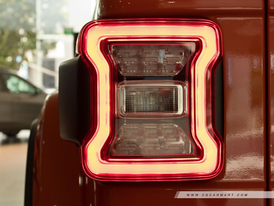 https://i.i-sgcm.com/new_cars/cars/12521/12521_g11