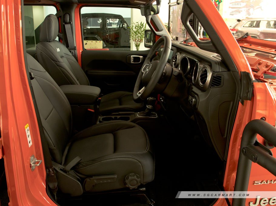 https://i.i-sgcm.com/new_cars/cars/12521/12521_g12