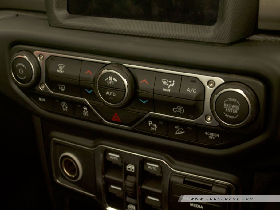 https://i.i-sgcm.com/new_cars/cars/12521/12521_g19