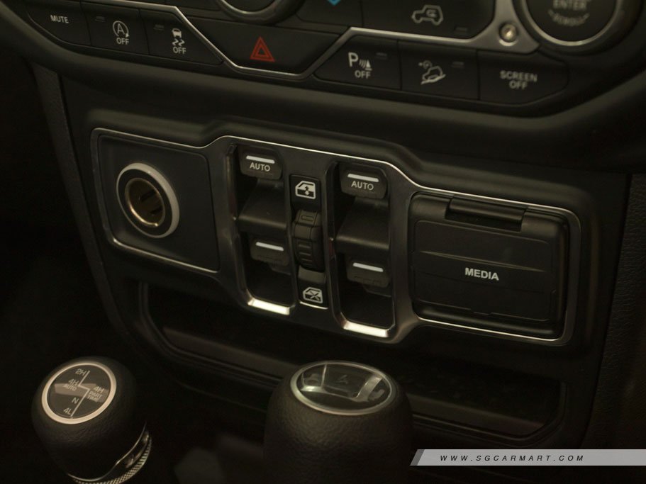 https://i.i-sgcm.com/new_cars/cars/12521/12521_g20