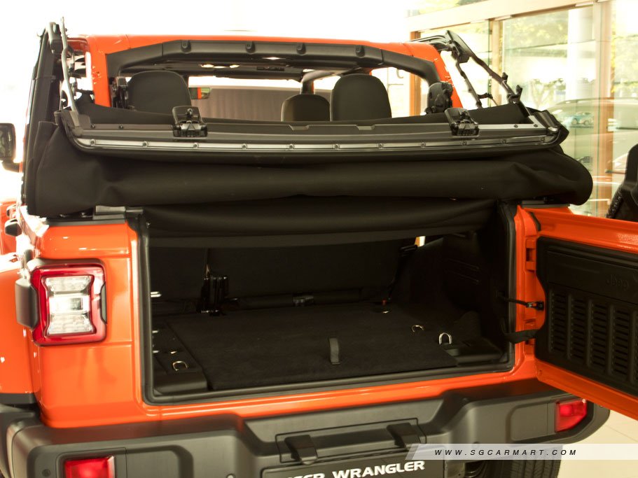 https://i.i-sgcm.com/new_cars/cars/12521/12521_g22