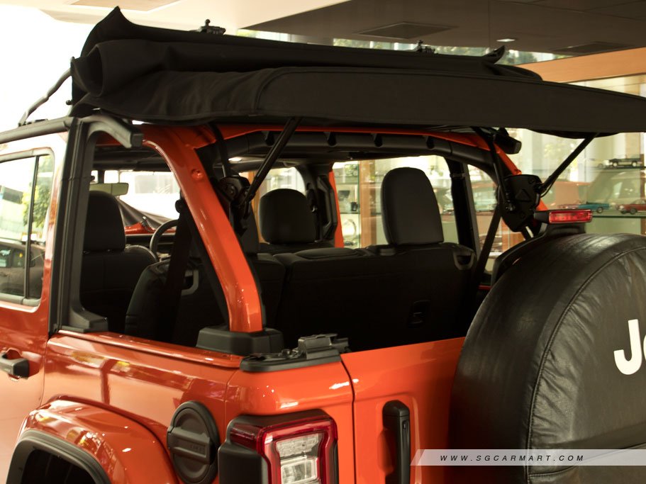 https://i.i-sgcm.com/new_cars/cars/12521/12521_g23