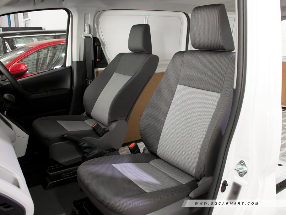 https://i.i-sgcm.com/new_cars/cars/12533/12533_g13