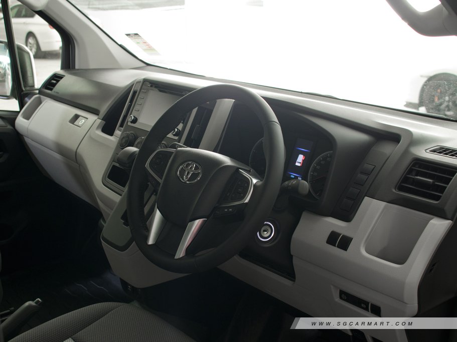 https://i.i-sgcm.com/new_cars/cars/12533/12533_g15
