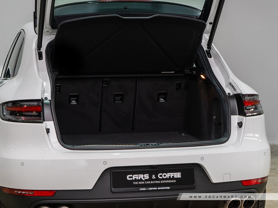 https://i.i-sgcm.com/new_cars/cars/12548/12548_g102
