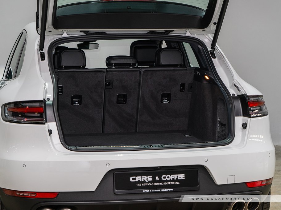 https://i.i-sgcm.com/new_cars/cars/12548/12548_g103