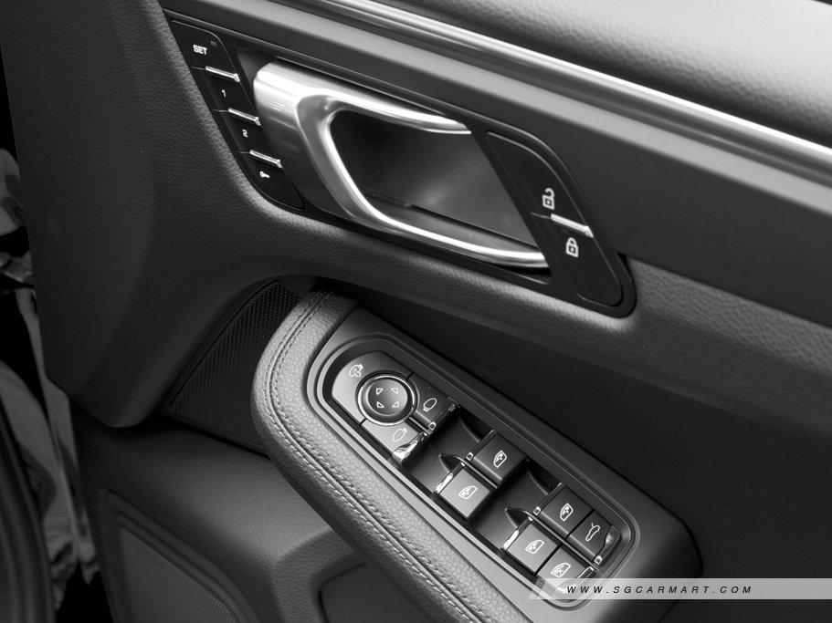https://i.i-sgcm.com/new_cars/cars/12548/12548_g10