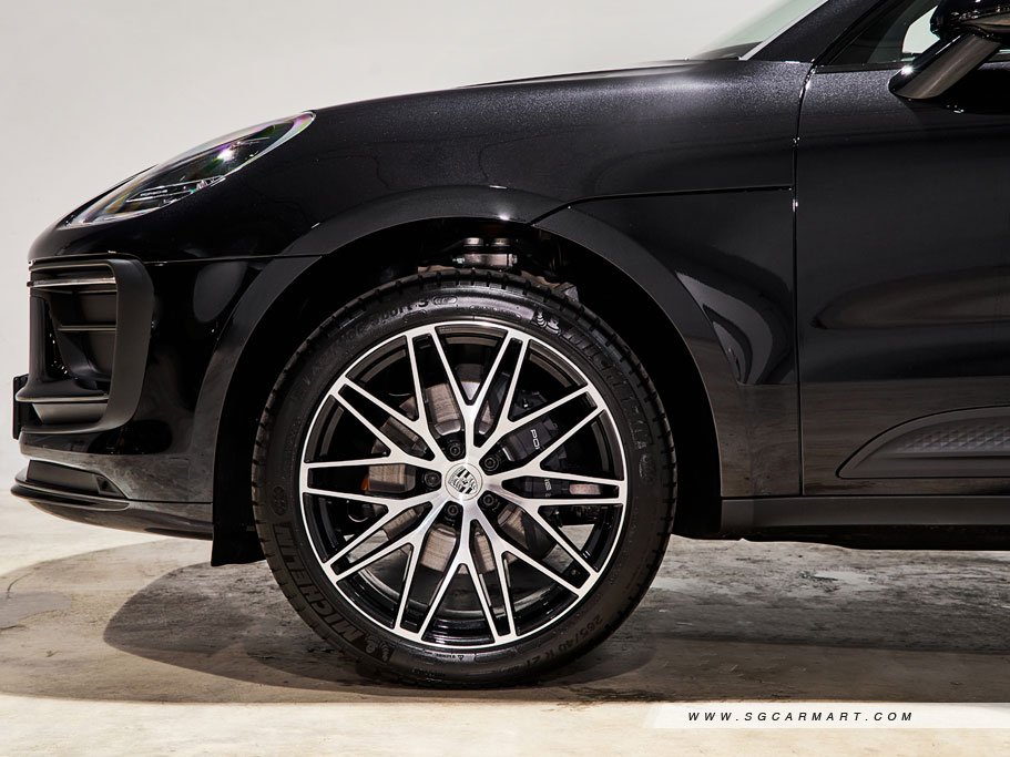 https://i.i-sgcm.com/new_cars/cars/12548/12548_g114