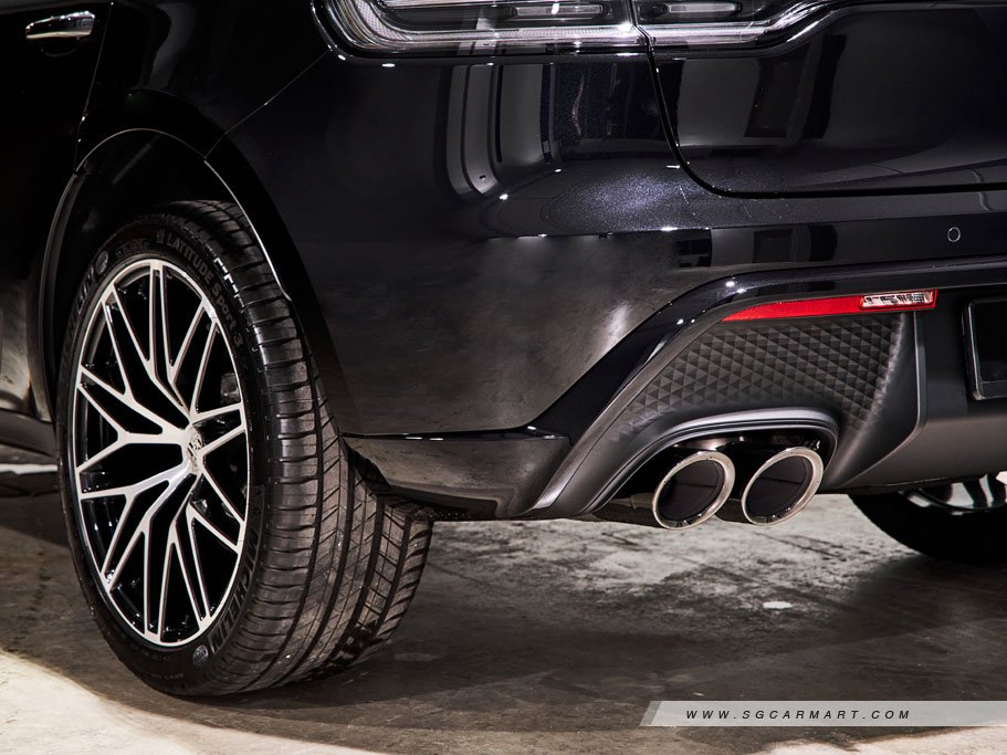 https://i.i-sgcm.com/new_cars/cars/12548/12548_g117