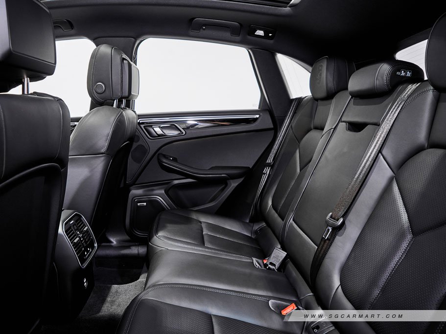 https://i.i-sgcm.com/new_cars/cars/12548/12548_g121