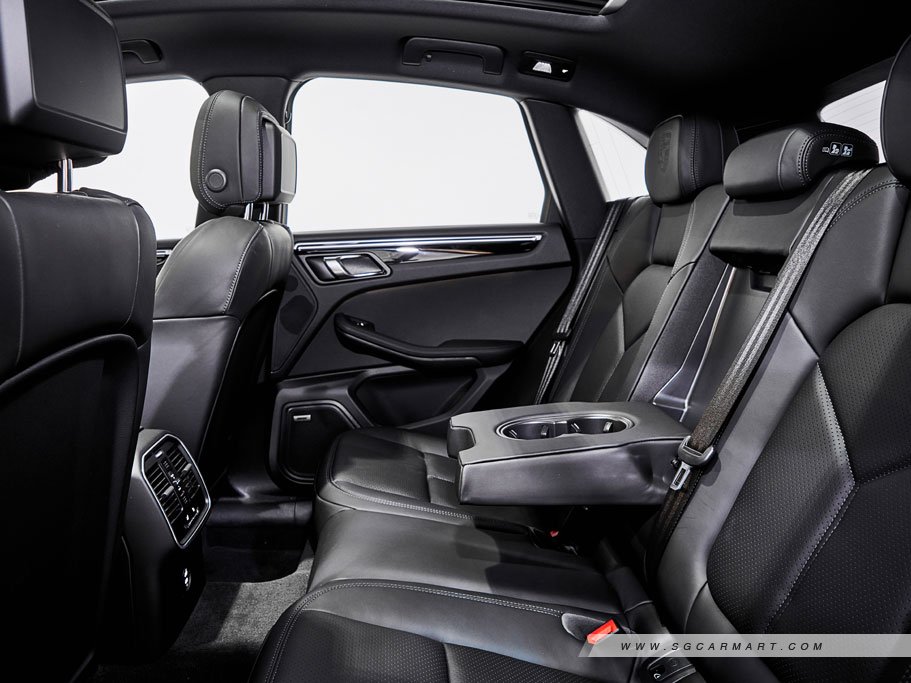 https://i.i-sgcm.com/new_cars/cars/12548/12548_g122