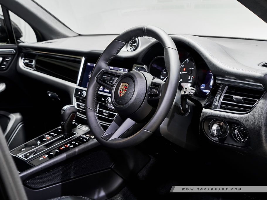 https://i.i-sgcm.com/new_cars/cars/12548/12548_g126