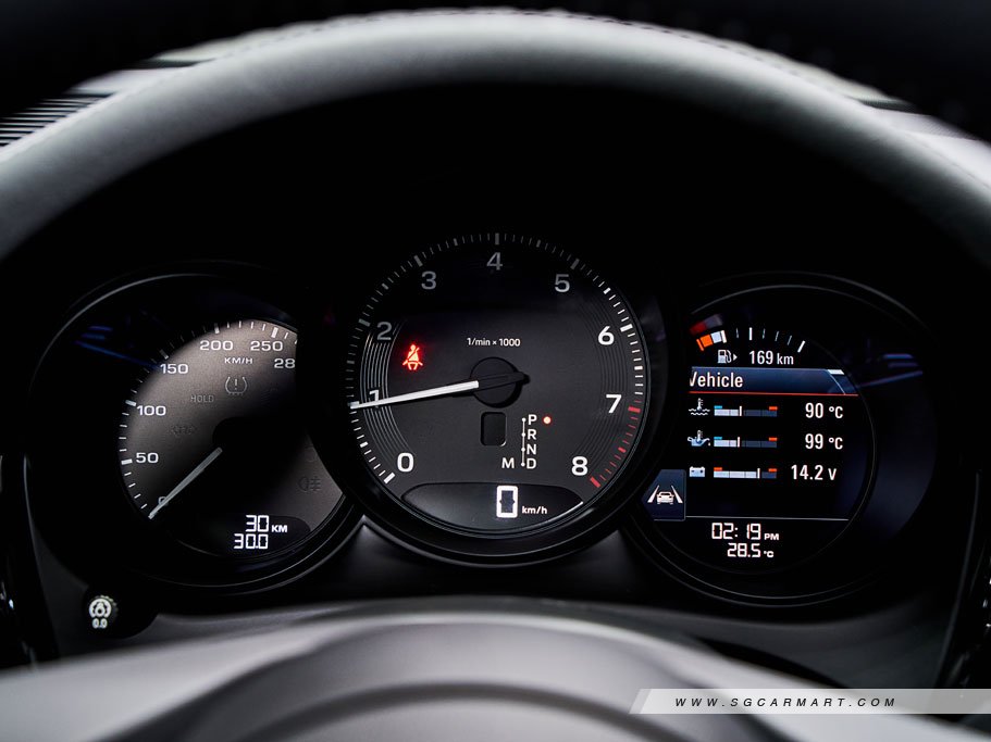 https://i.i-sgcm.com/new_cars/cars/12548/12548_g127