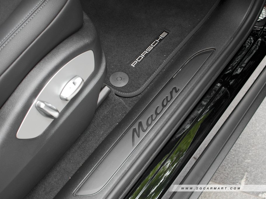 https://i.i-sgcm.com/new_cars/cars/12548/12548_g12