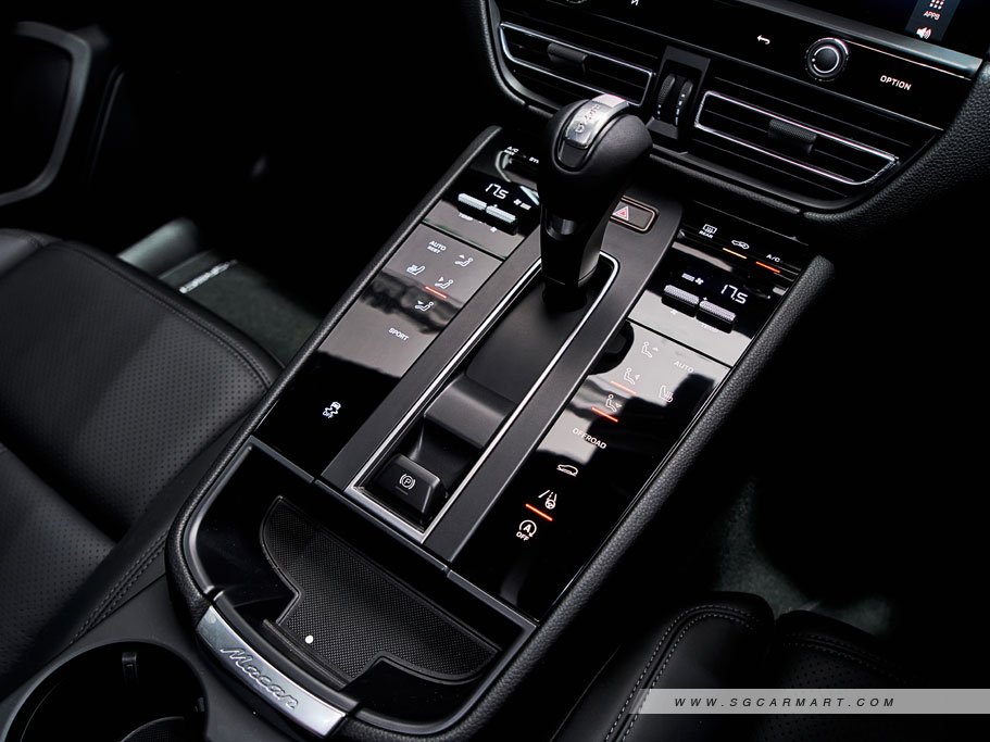 https://i.i-sgcm.com/new_cars/cars/12548/12548_g133