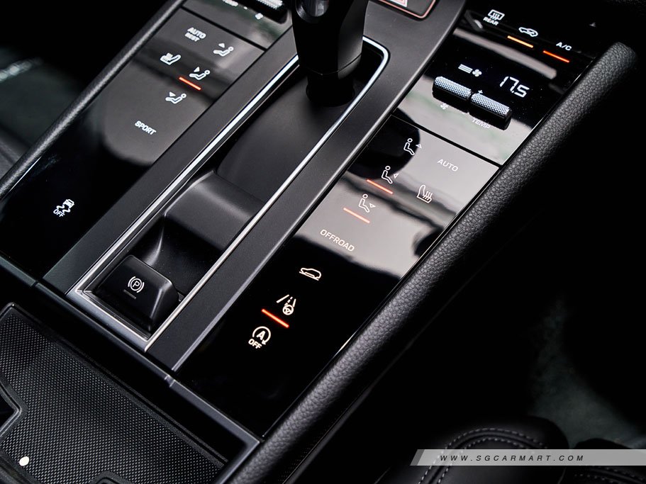 https://i.i-sgcm.com/new_cars/cars/12548/12548_g135