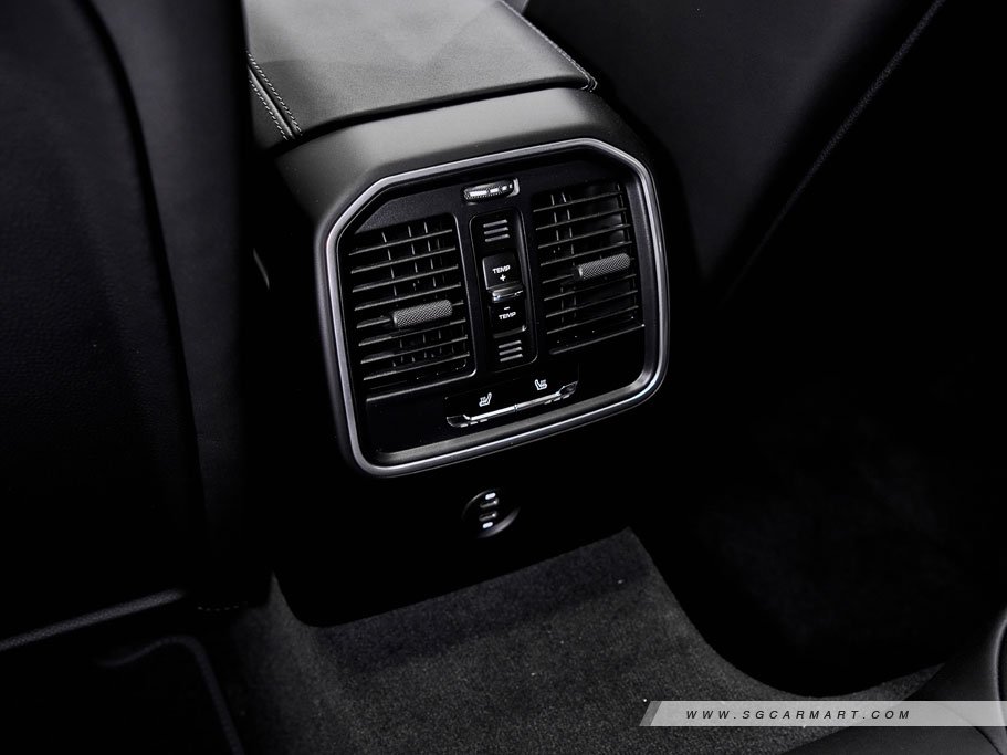 https://i.i-sgcm.com/new_cars/cars/12548/12548_g141
