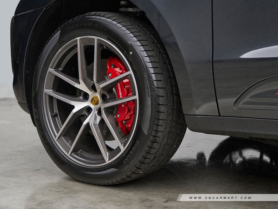 https://i.i-sgcm.com/new_cars/cars/12548/12548_g155