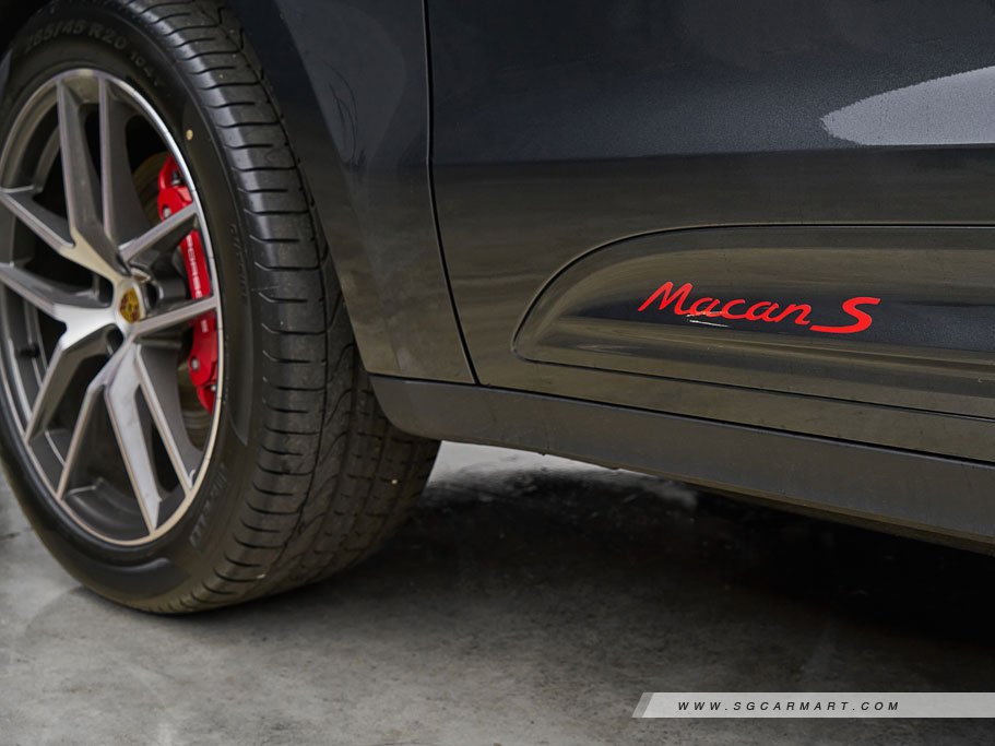 https://i.i-sgcm.com/new_cars/cars/12548/12548_g156