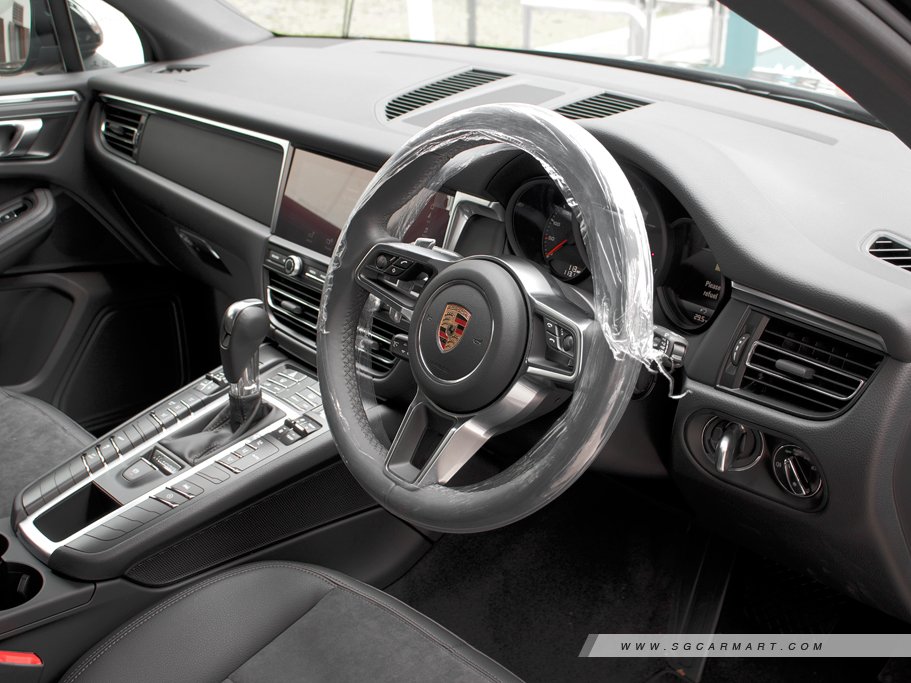 https://i.i-sgcm.com/new_cars/cars/12548/12548_g16