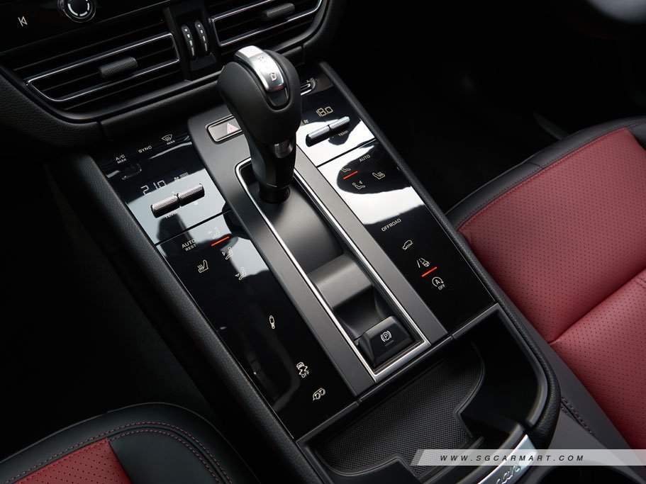 https://i.i-sgcm.com/new_cars/cars/12548/12548_g178